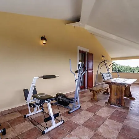 Lena Villa