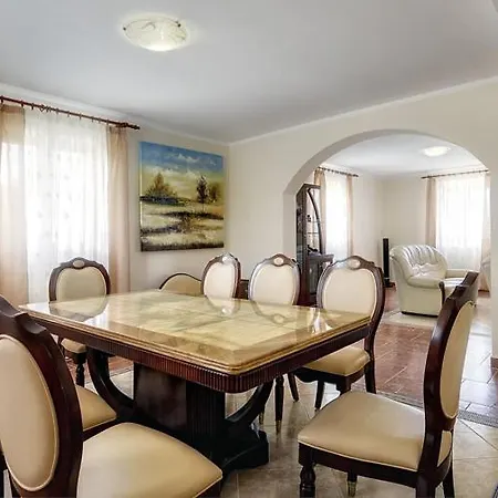 Lena Villa Šišan